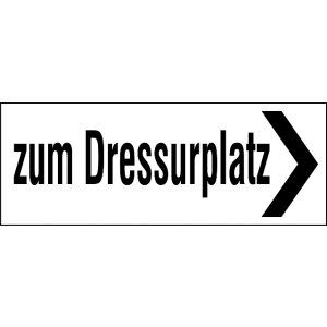Zum Dressurplatz